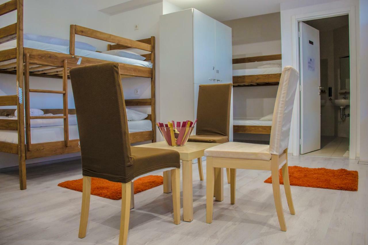 Hostel Poolside Zagreb Extérieur photo