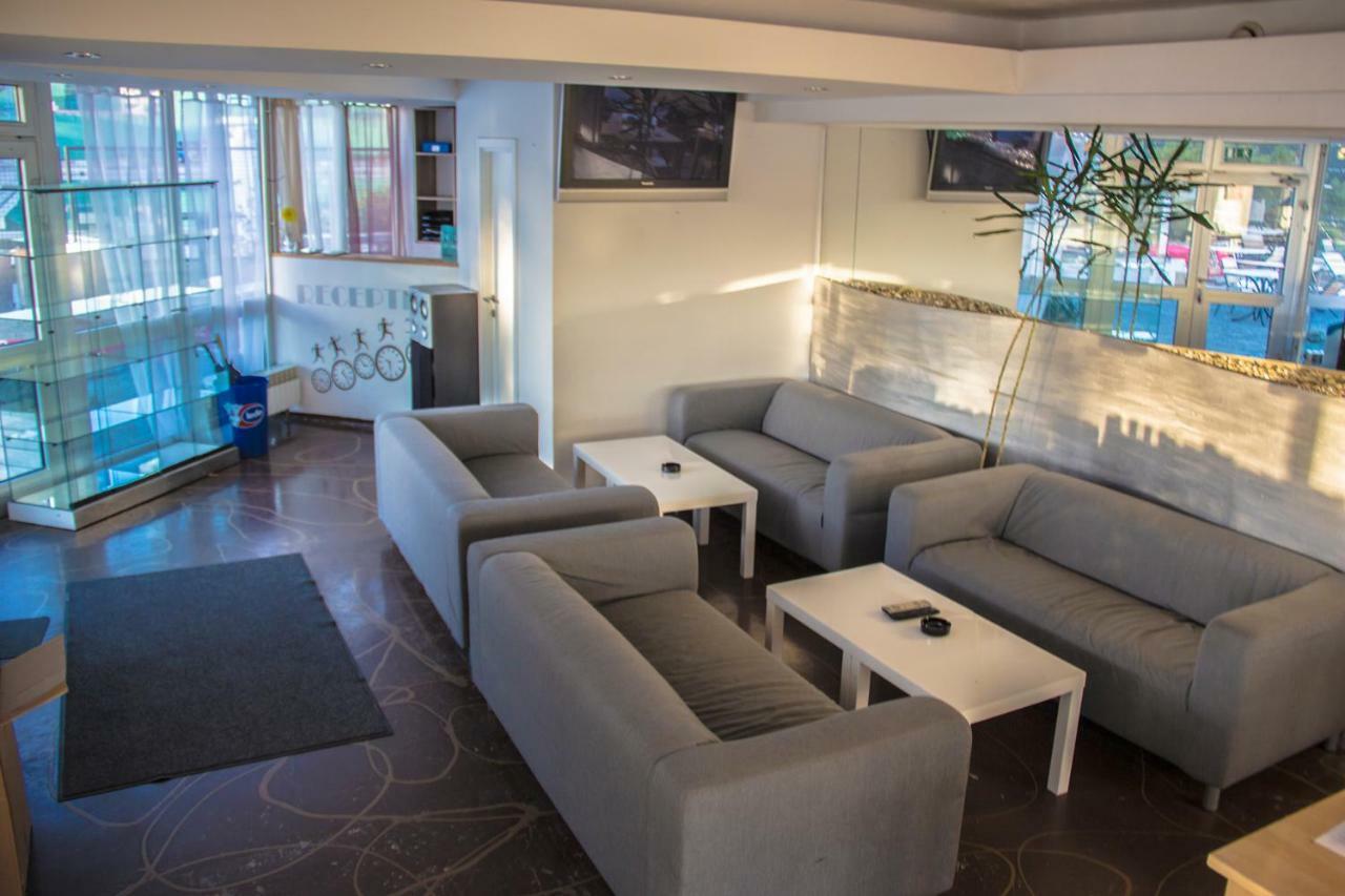 Hostel Poolside Zagreb Extérieur photo