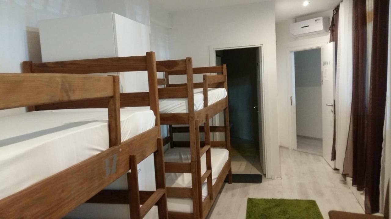Hostel Poolside Zagreb Extérieur photo